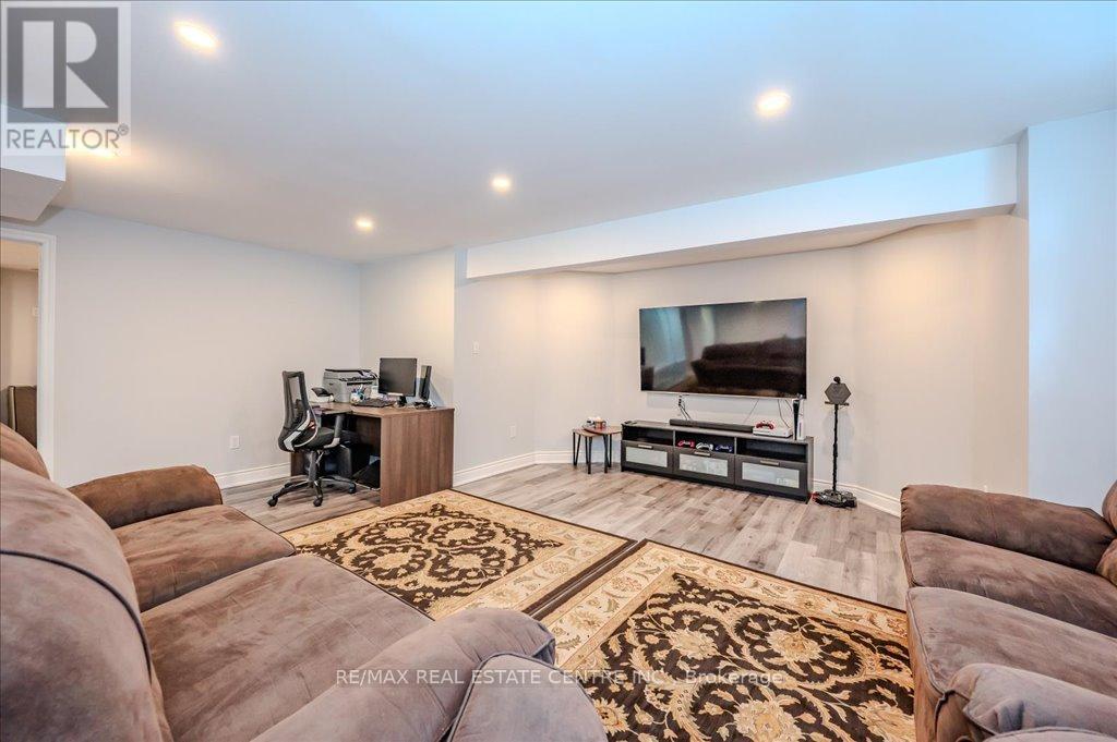 917 Fung Place, Kitchener, Ontario  N2A 4M3 - Photo 35 - X12124126