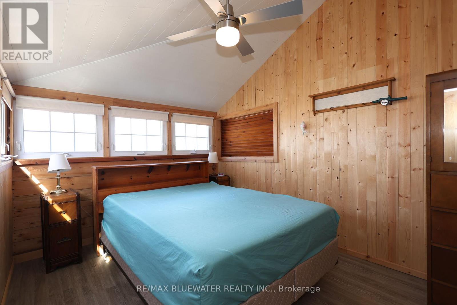 6388 West Parkway Drive, Lambton Shores, Ontario  N0N 1J2 - Photo 18 - X12068289