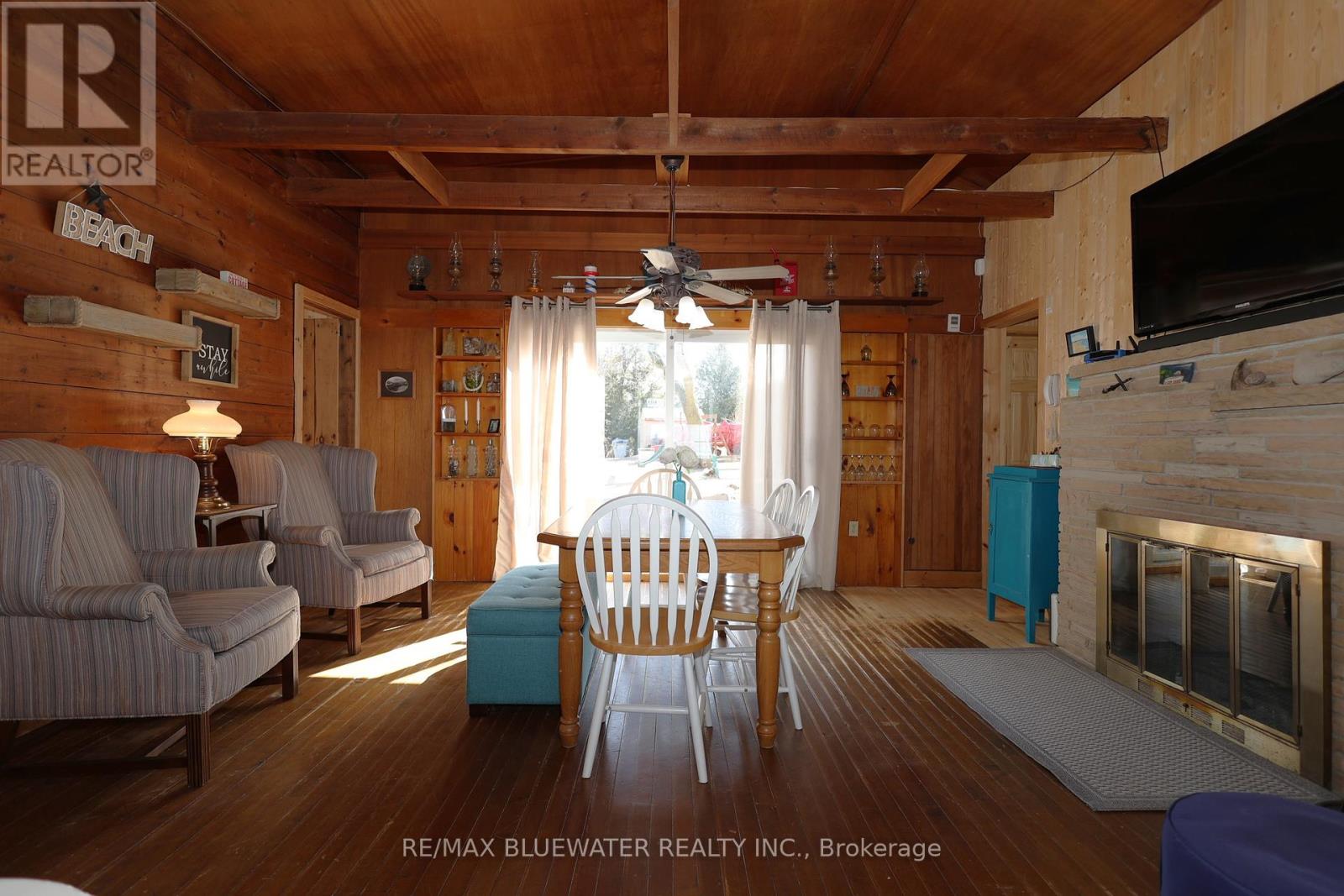 6388 West Parkway Drive, Lambton Shores, Ontario  N0N 1J2 - Photo 16 - X12068289