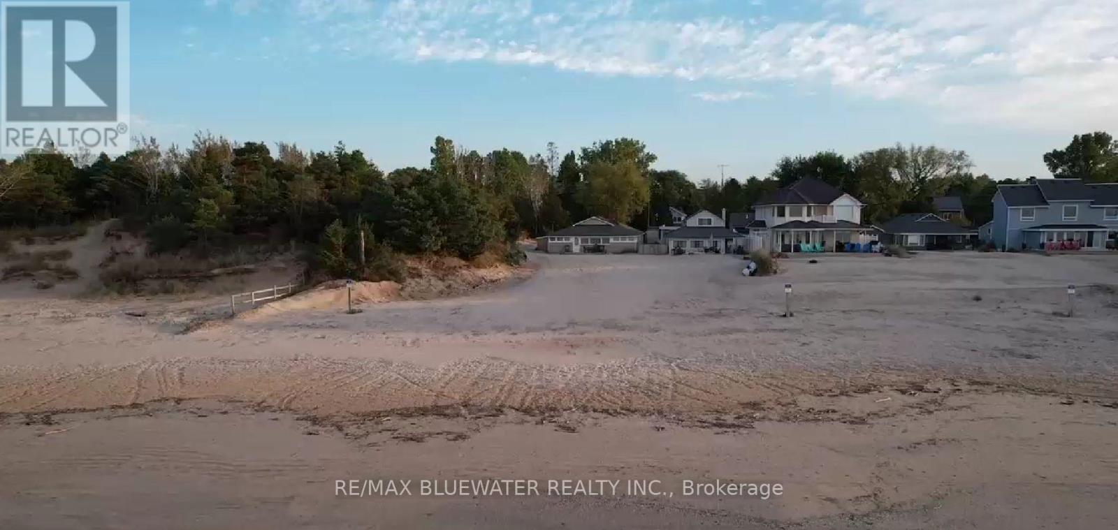 6388 West Parkway Drive, Lambton Shores, Ontario  N0N 1J2 - Photo 31 - X12068289