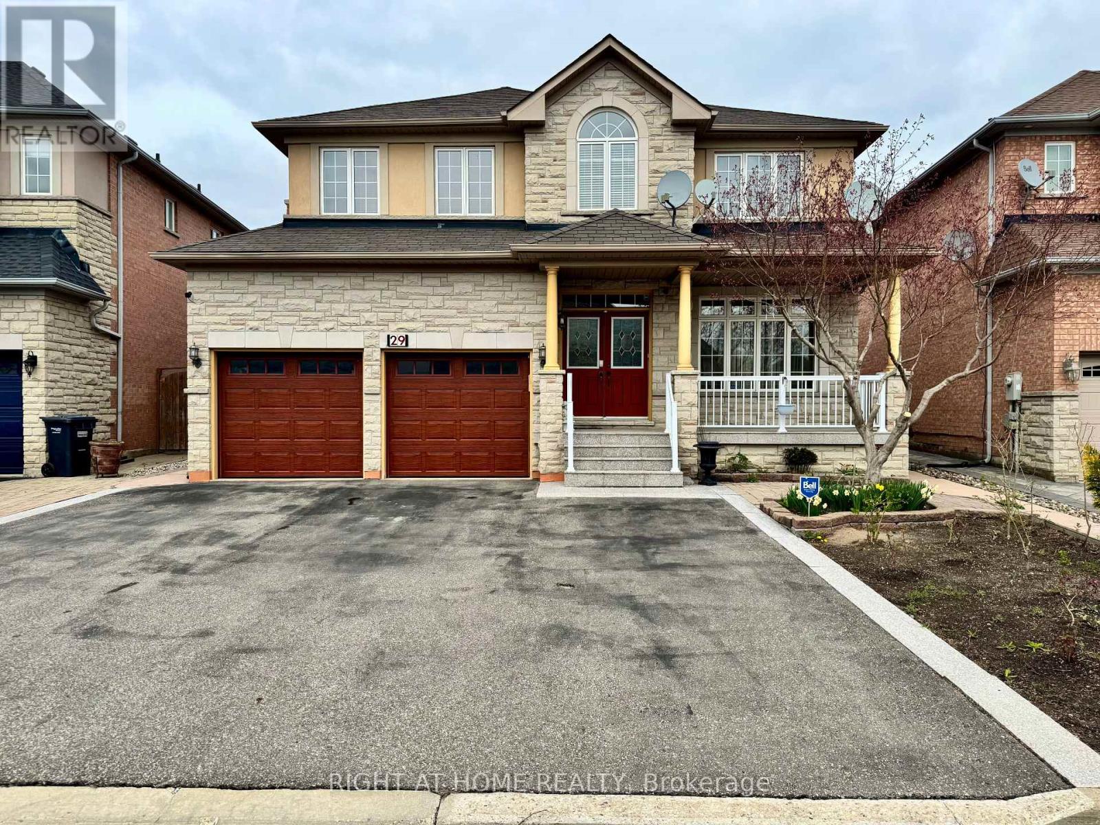 29 Lynnvalley Crescent, Brampton, Ontario  L6P 2E1 - Photo 1 - W12046515