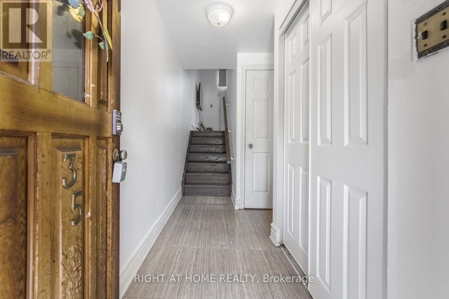 Property at 35 DARRAS COURT image 4