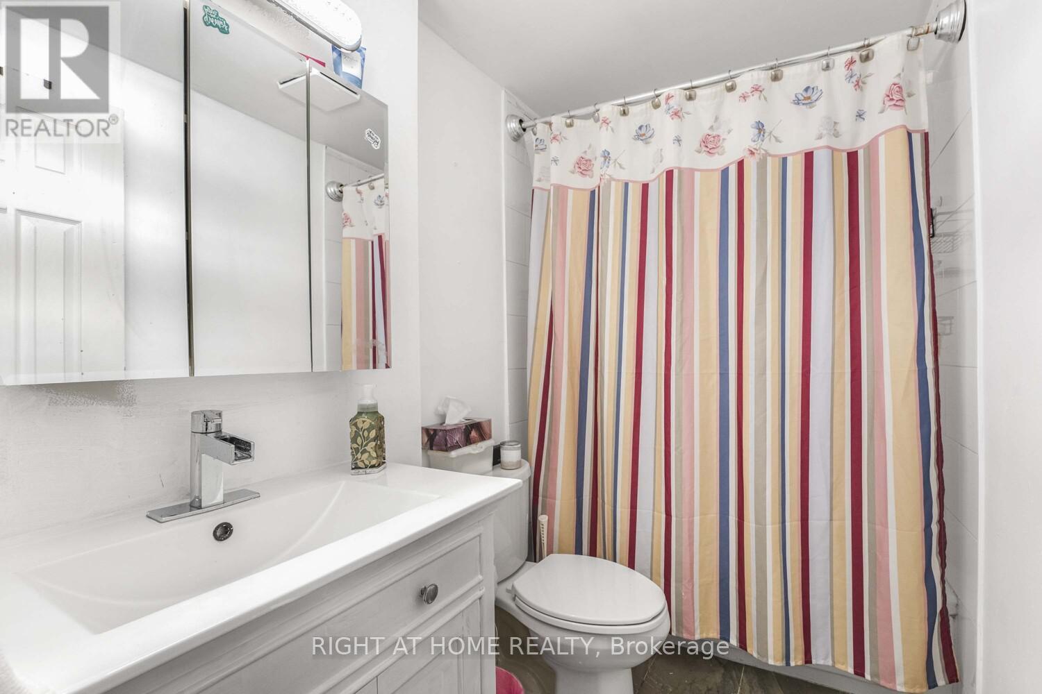 35 Darras Court, Brampton, Ontario  L6T 1W7 - Photo 17 - W12108234