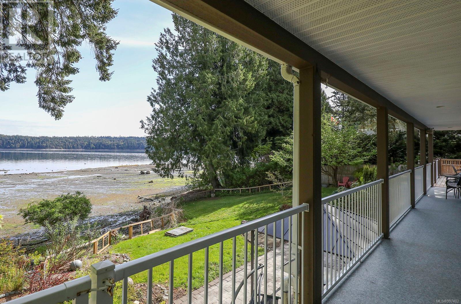 7820 Ships Point Rd, Fanny Bay, British Columbia  V0R 1W0 - Photo 35 - 997402