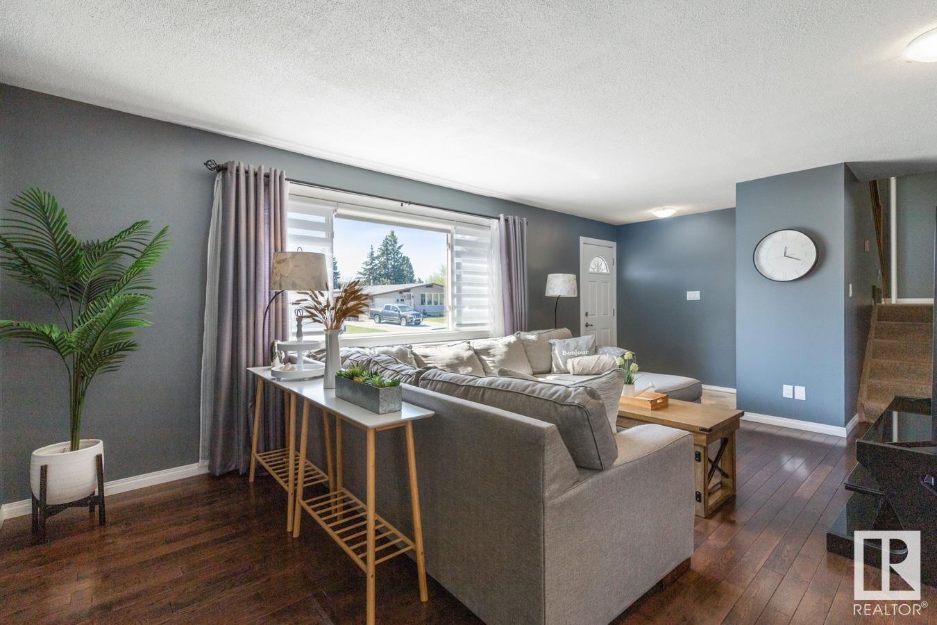 Property at 15 MELROSE CR image 4