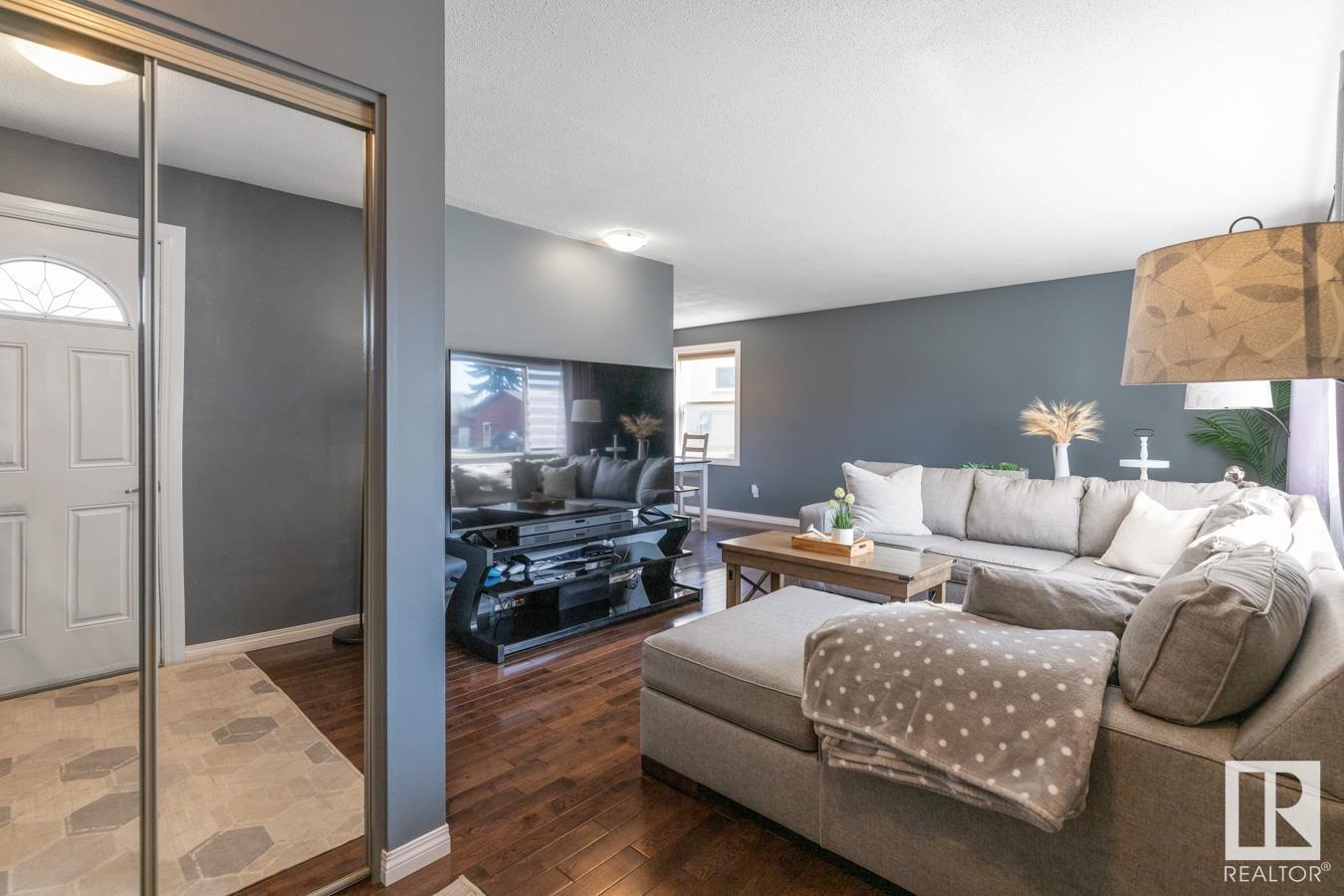 Property at 15 MELROSE CR image 5