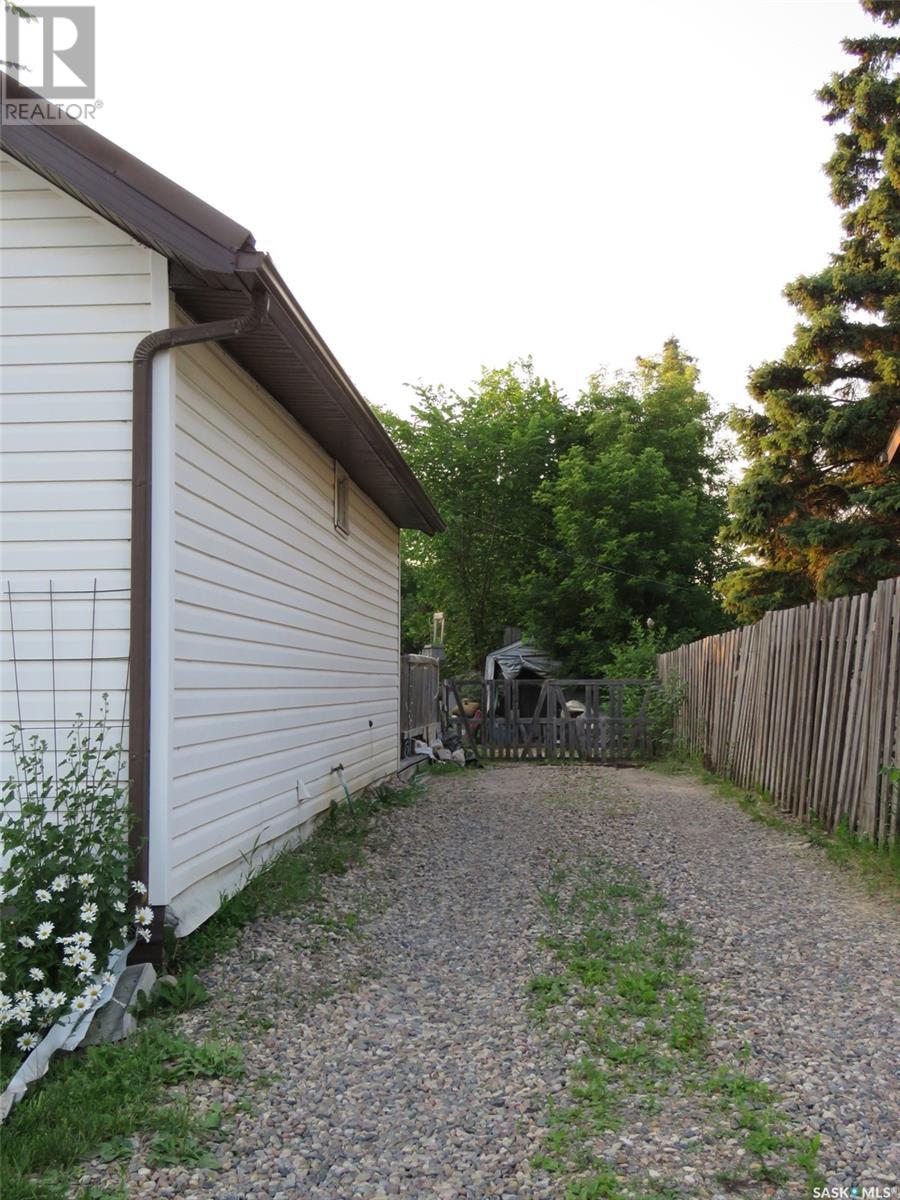 607 4th Avenue W, Meadow Lake, Saskatchewan  S9X 1A6 - Photo 25 - SK004484