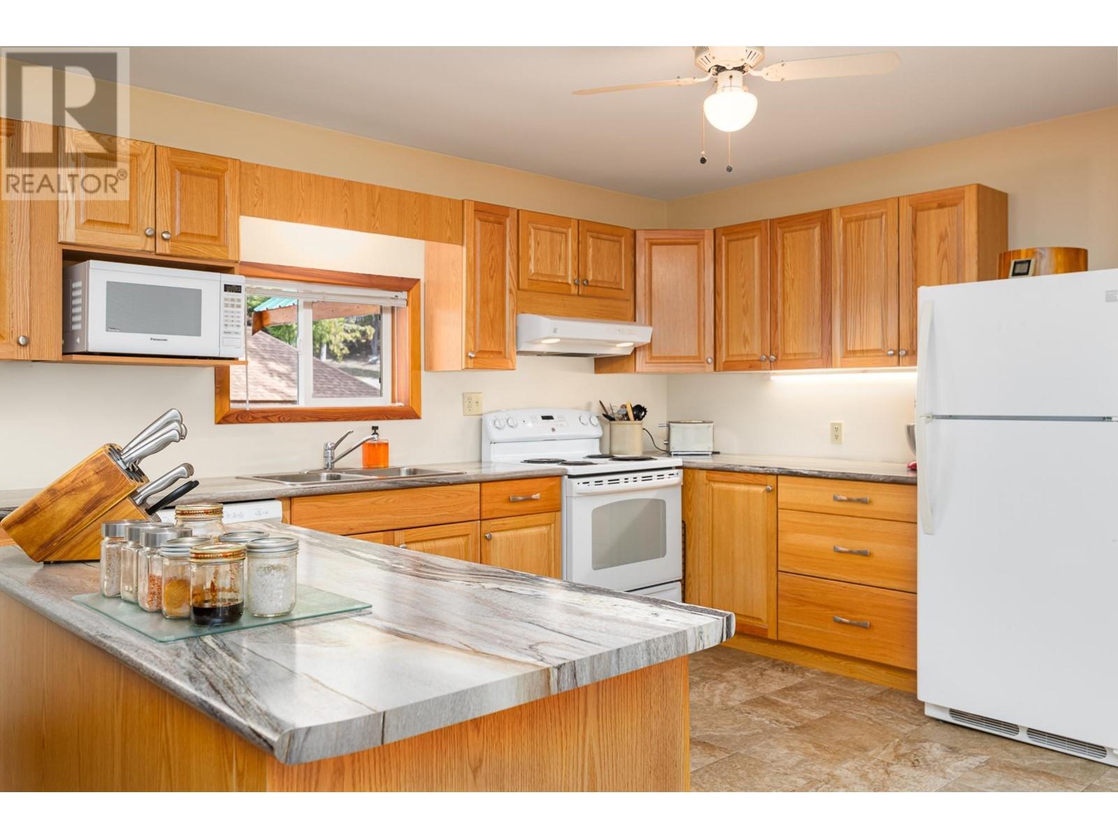 7470 3 Highway, Kitchener, British Columbia  V0B 2P0 - Photo 10 - 10346197