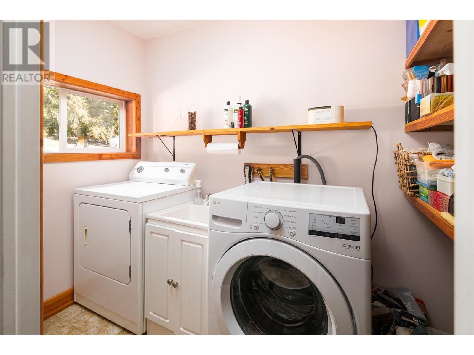 7470 3 Highway, Kitchener, British Columbia  V0B 2P0 - Photo 14 - 10346197