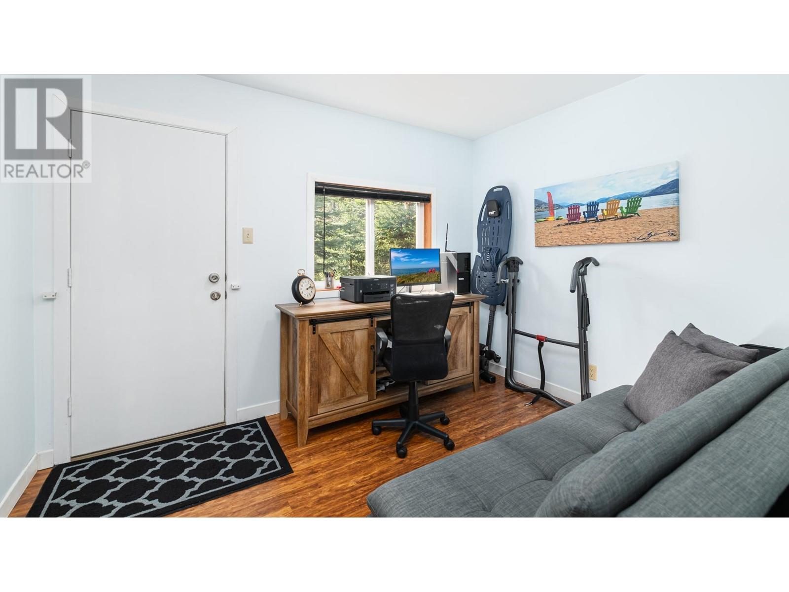 7470 3 Highway, Kitchener, British Columbia  V0B 2P0 - Photo 17 - 10346197