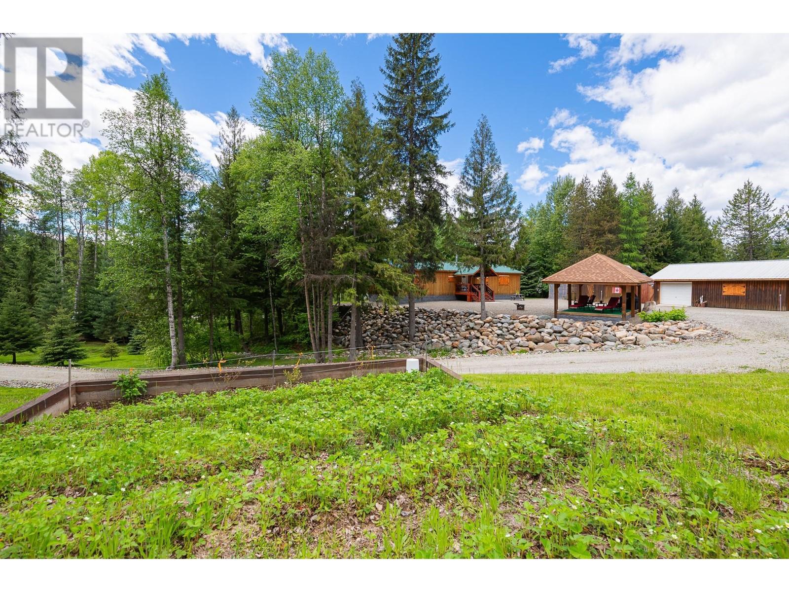 7470 3 Highway, Kitchener, British Columbia  V0B 2P0 - Photo 24 - 10346197