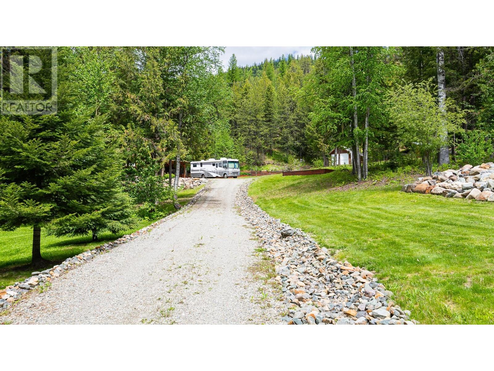 7470 3 Highway, Kitchener, British Columbia  V0B 2P0 - Photo 27 - 10346197