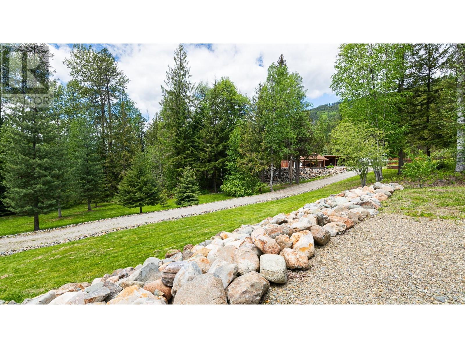 7470 3 Highway, Kitchener, British Columbia  V0B 2P0 - Photo 28 - 10346197