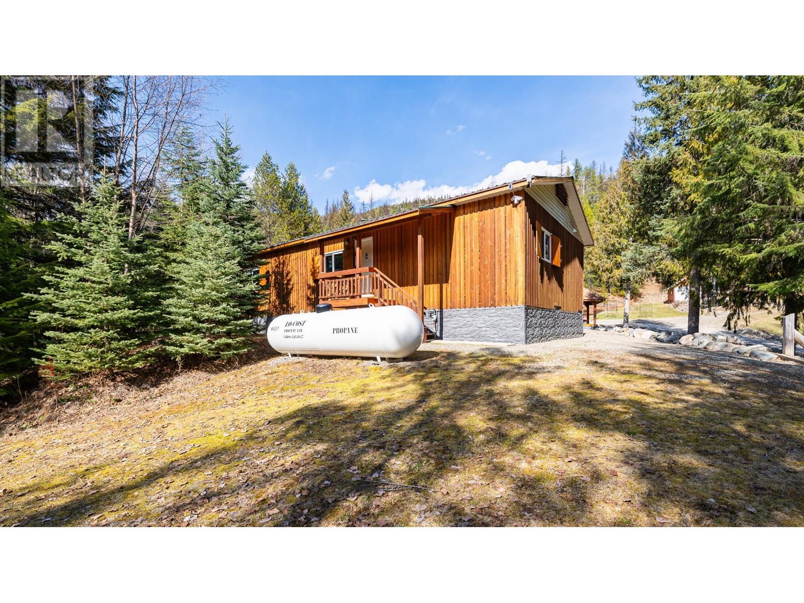 7470 3 Highway, Kitchener, British Columbia  V0B 2P0 - Photo 44 - 10346197