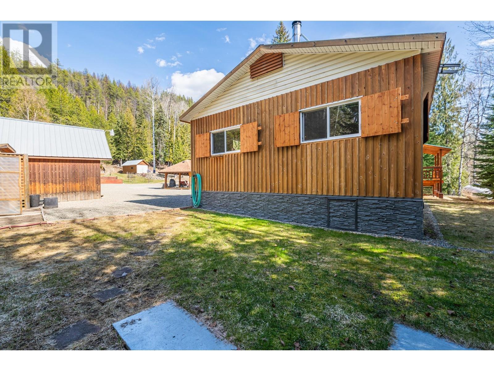 7470 3 Highway, Kitchener, British Columbia  V0B 2P0 - Photo 46 - 10346197