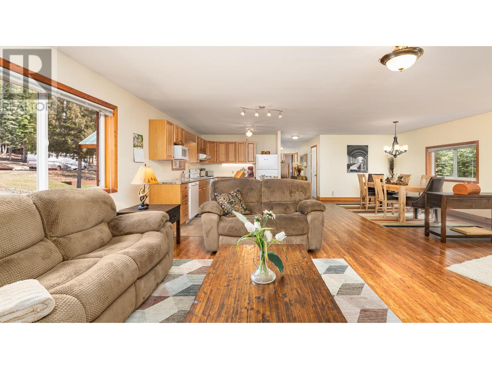 7470 3 Highway, Kitchener, British Columbia  V0B 2P0 - Photo 5 - 10346197