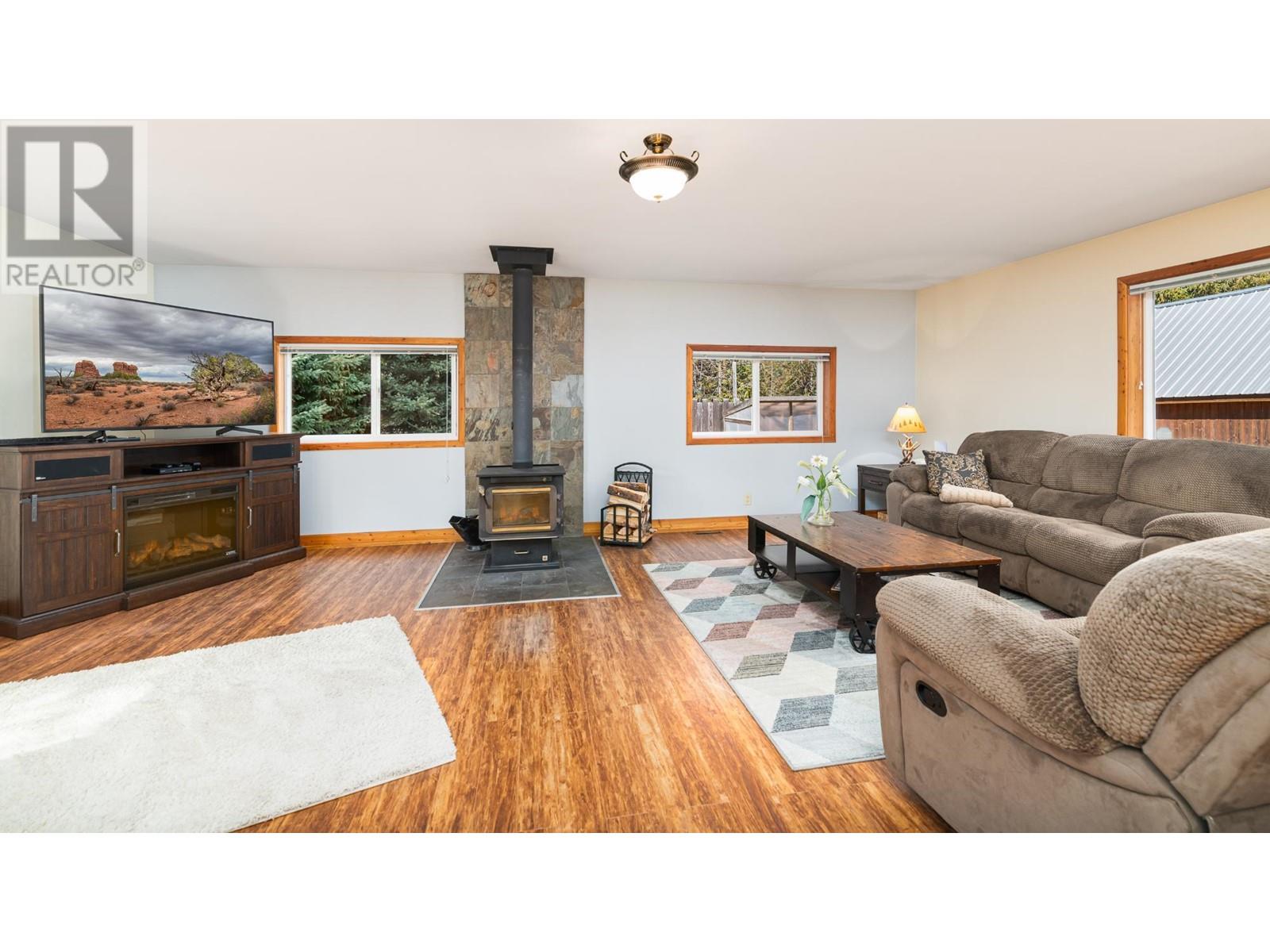 7470 3 Highway, Kitchener, British Columbia  V0B 2P0 - Photo 6 - 10346197
