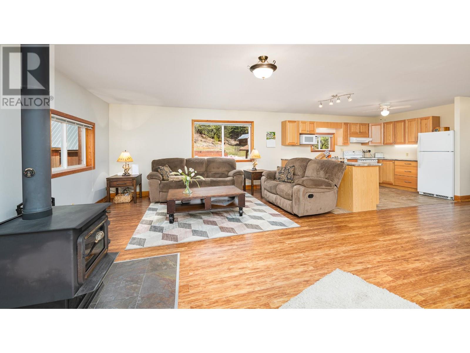 7470 3 Highway, Kitchener, British Columbia  V0B 2P0 - Photo 7 - 10346197