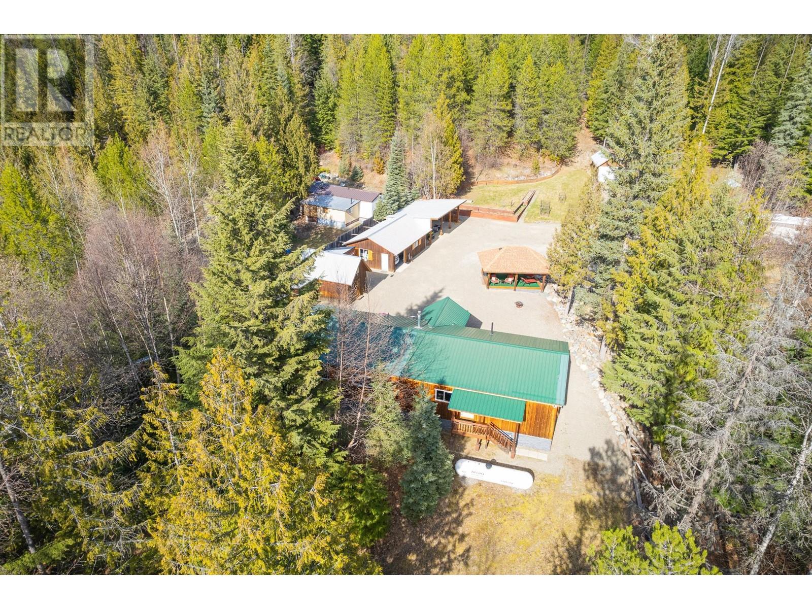 7470 3 Highway, Kitchener, British Columbia  V0B 2P0 - Photo 76 - 10346197