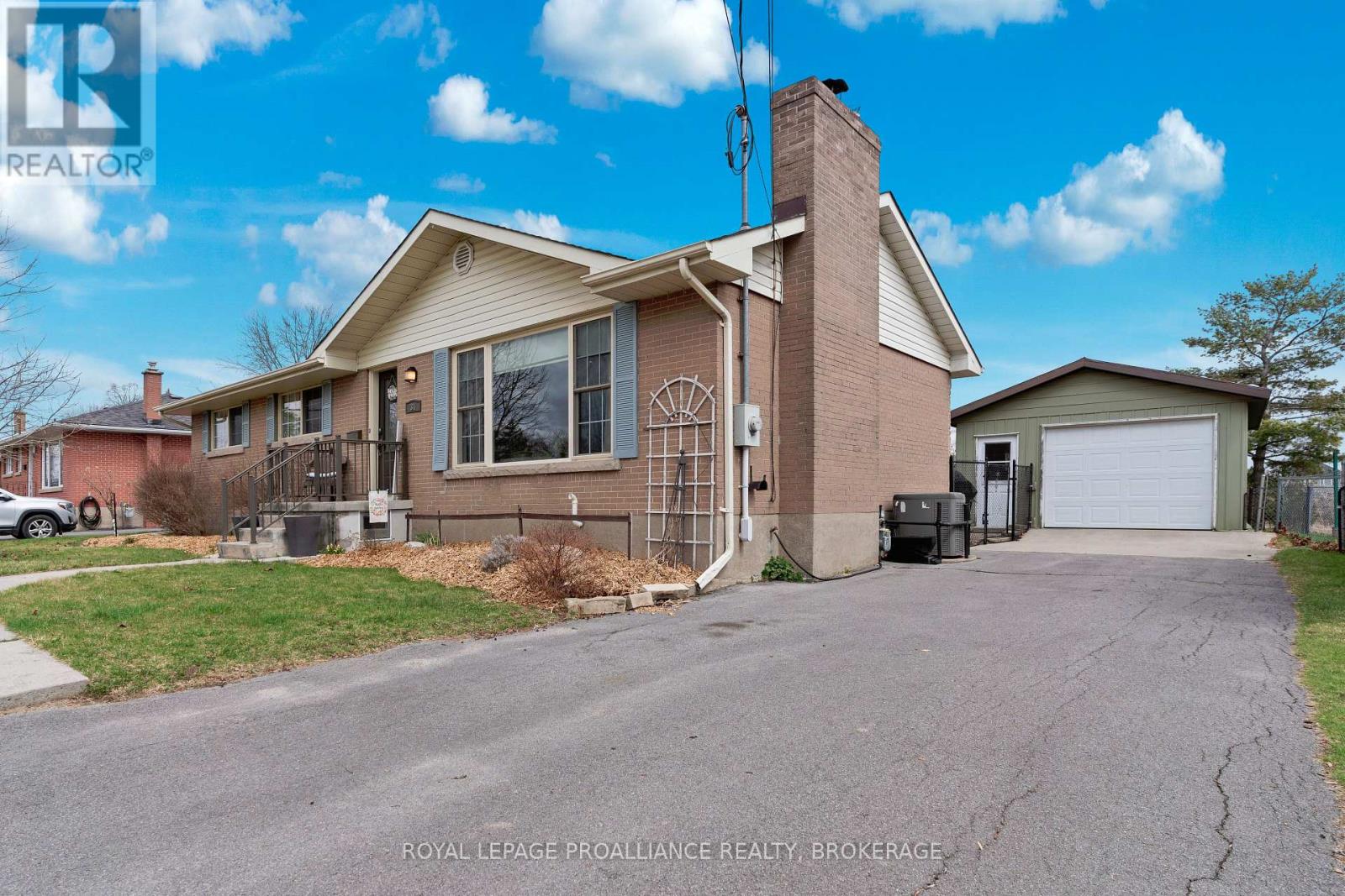Property at 31 SHERWOOD AVENUE image 2