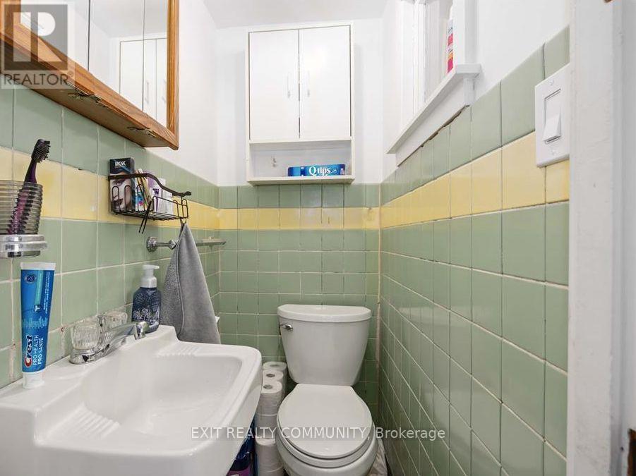 409 Queen Street, Petrolia, Ontario  N0N 1R0 - Photo 15 - X12124456