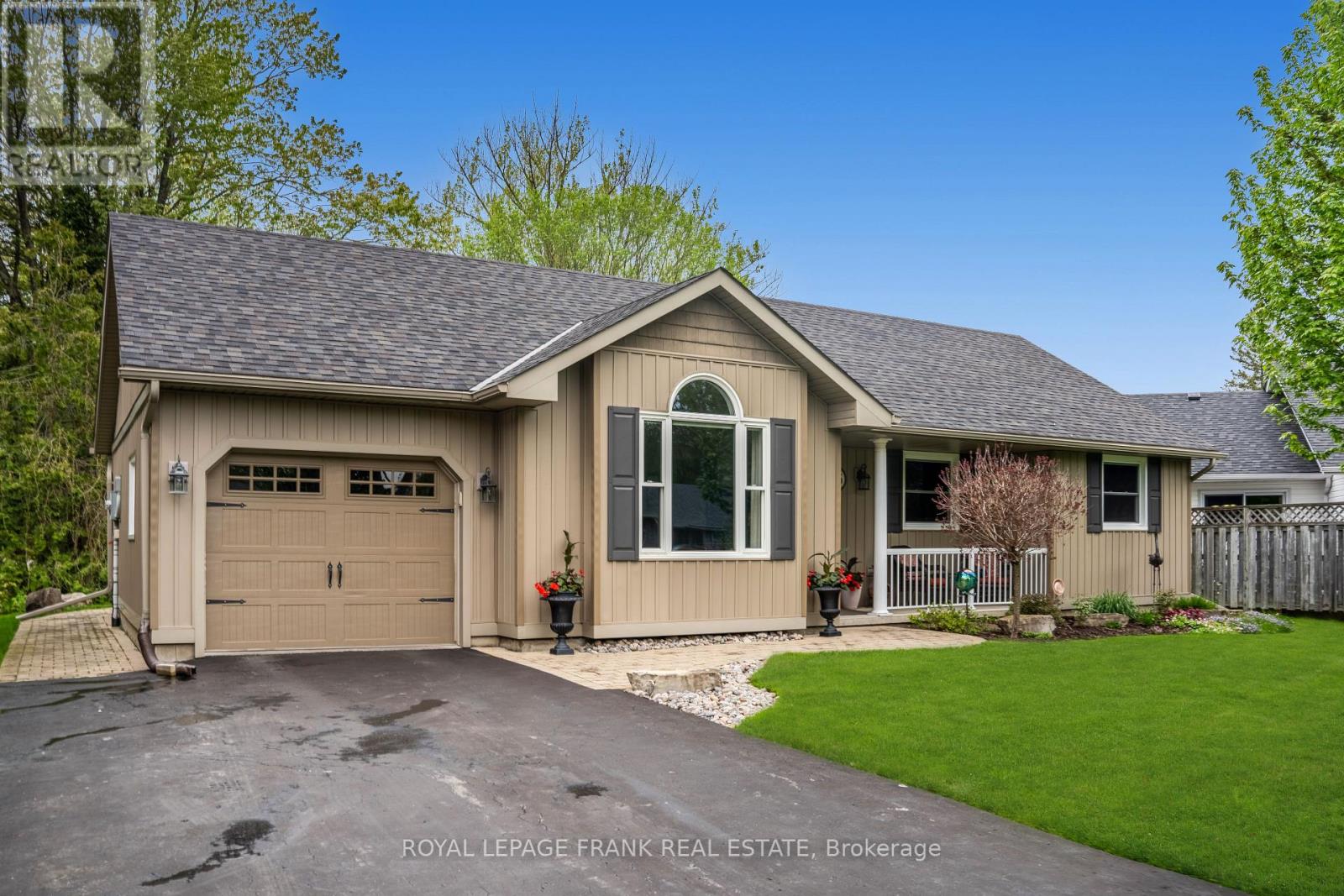 Property at 6 ELLARD COURT image 3