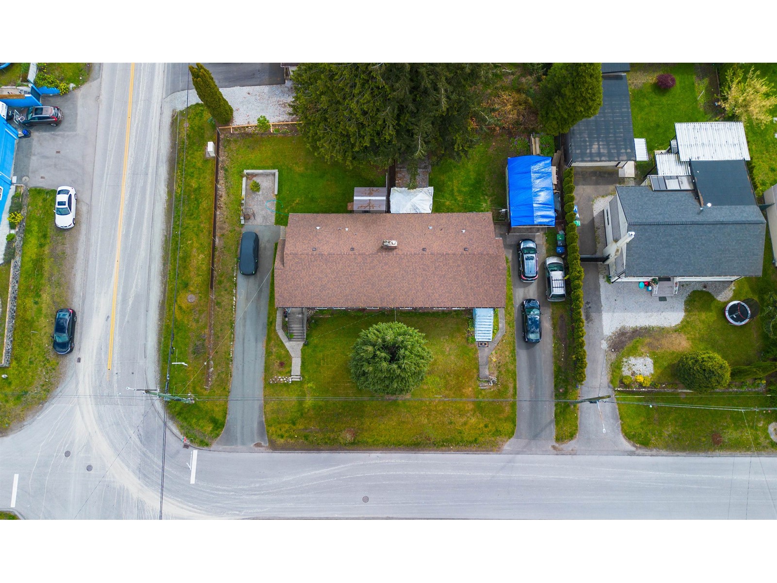Property at 10184 127 STREET image 2