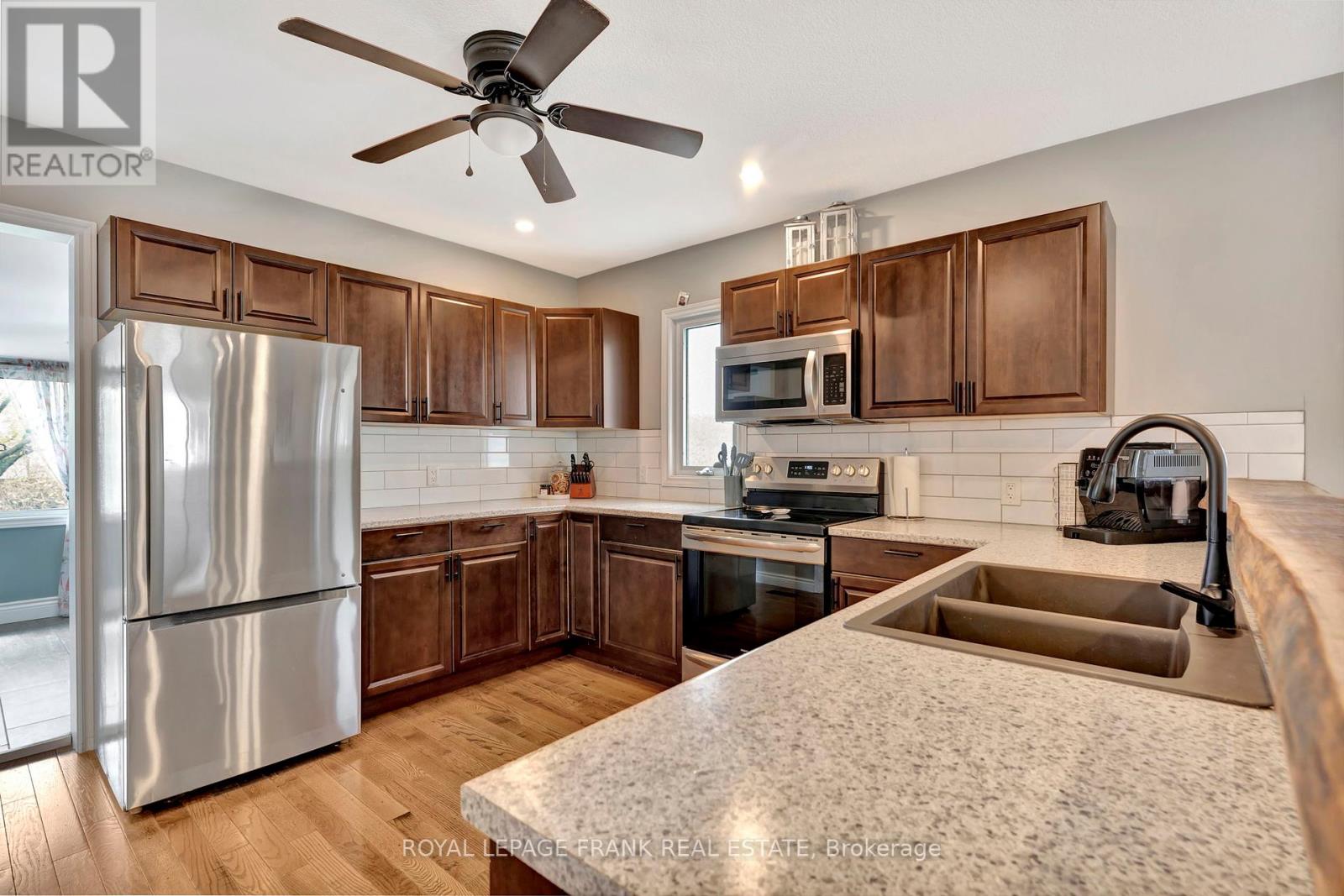 107 Fulton Street, Brantford, Ontario  N3R 4E9 - Photo 9 - X12124304