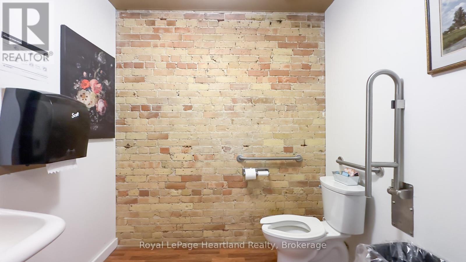430 Queen Street, North Huron, Ontario  N0M 1H0 - Photo 7 - X12124394