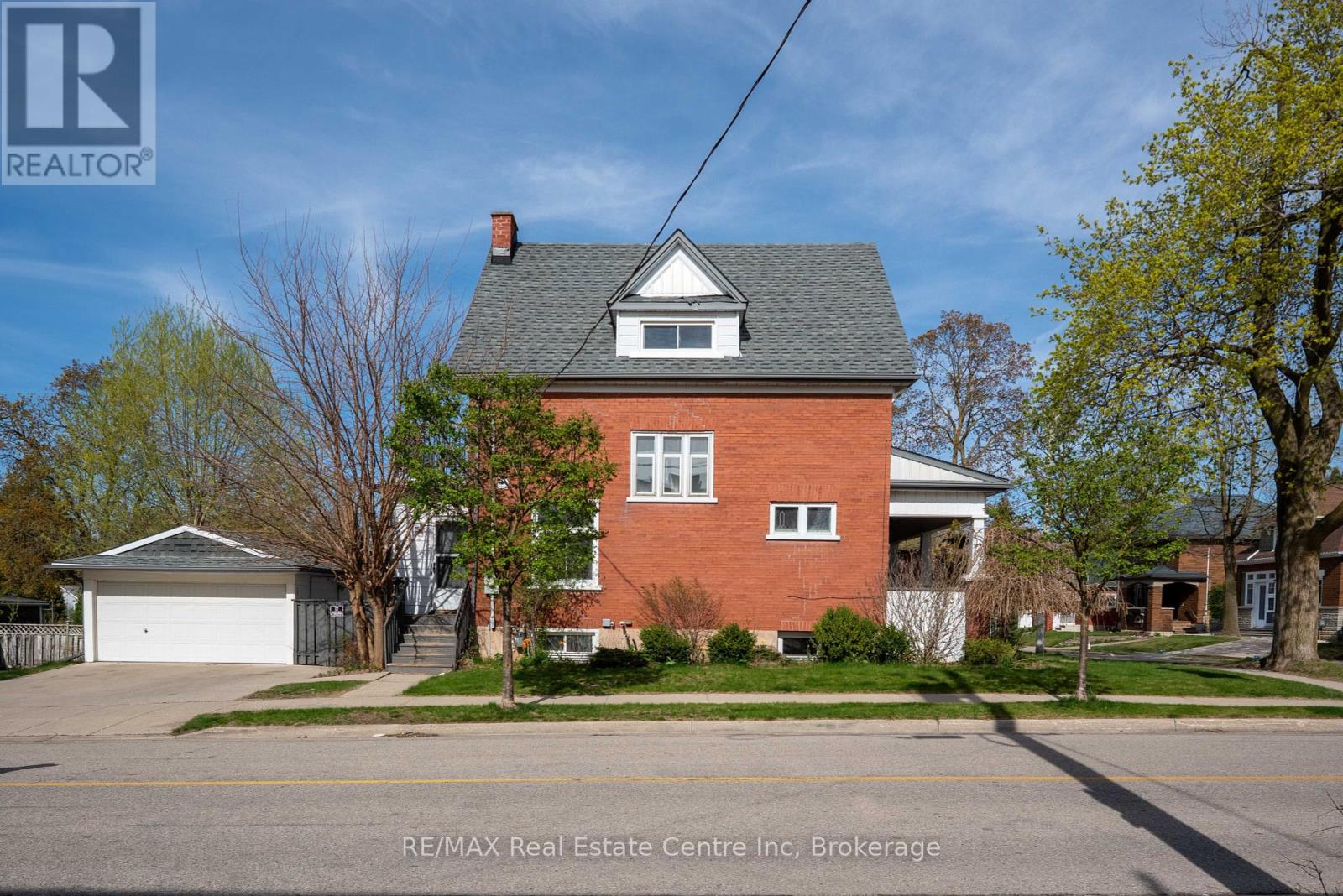 Property at 120 CAMERON STREET N image 2