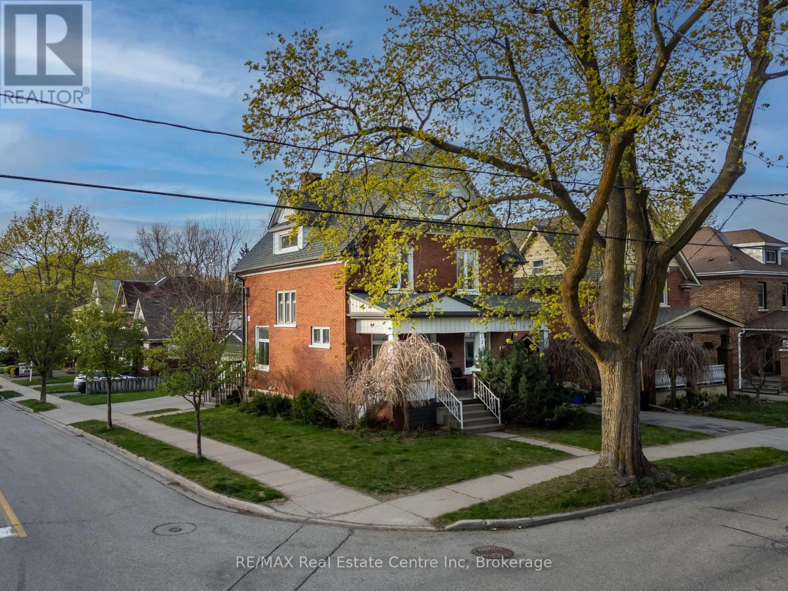 Property at 120 CAMERON STREET N image 3