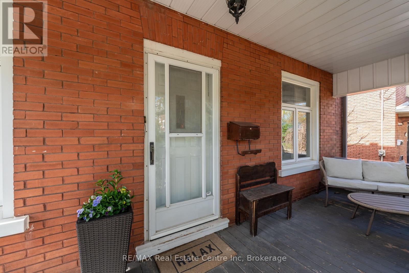 Property at 120 CAMERON STREET N image 5