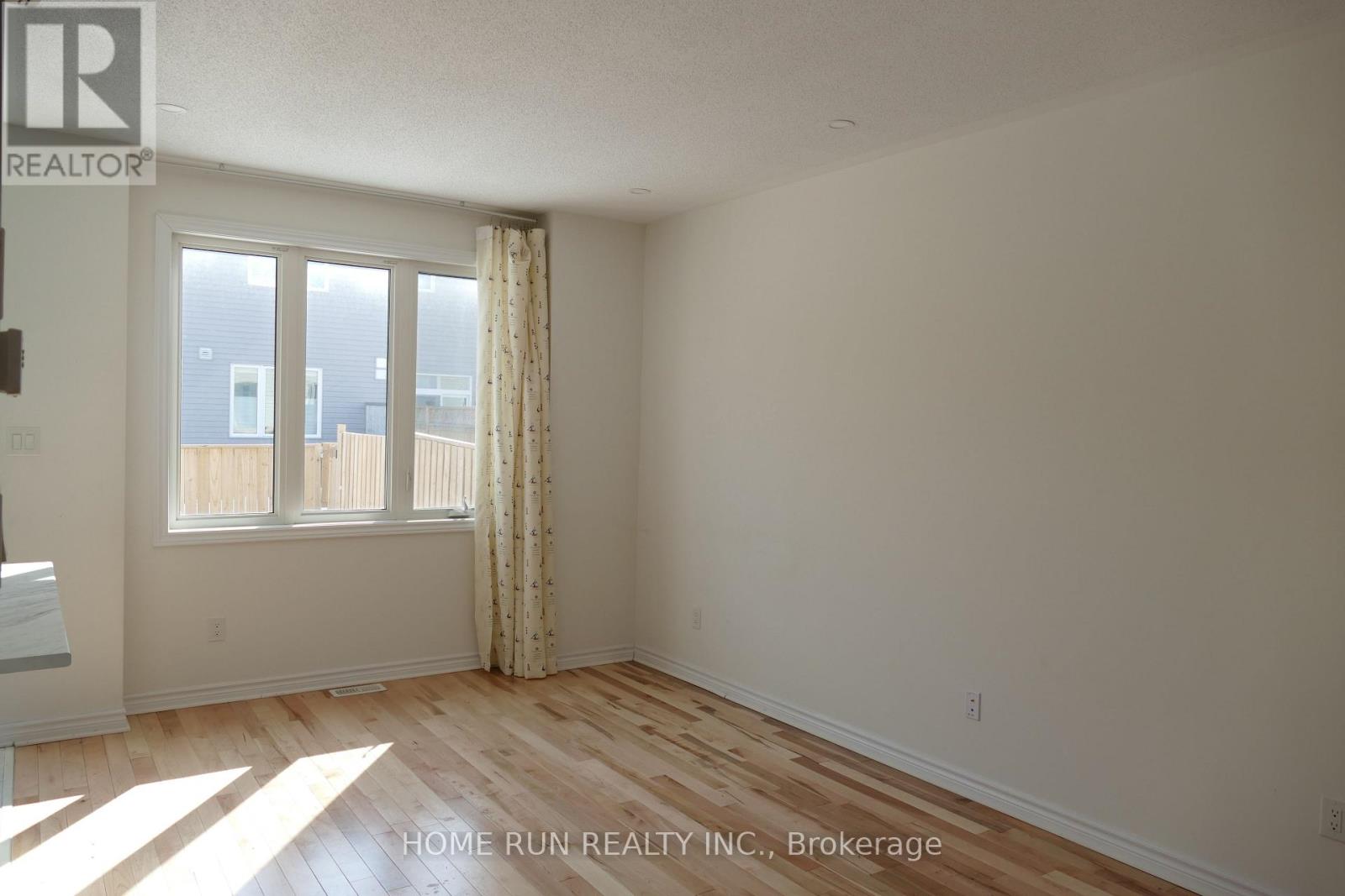 623 Lauraleaf Crescent, Ottawa, Ontario  K2C 3H2 - Photo 6 - X12124473