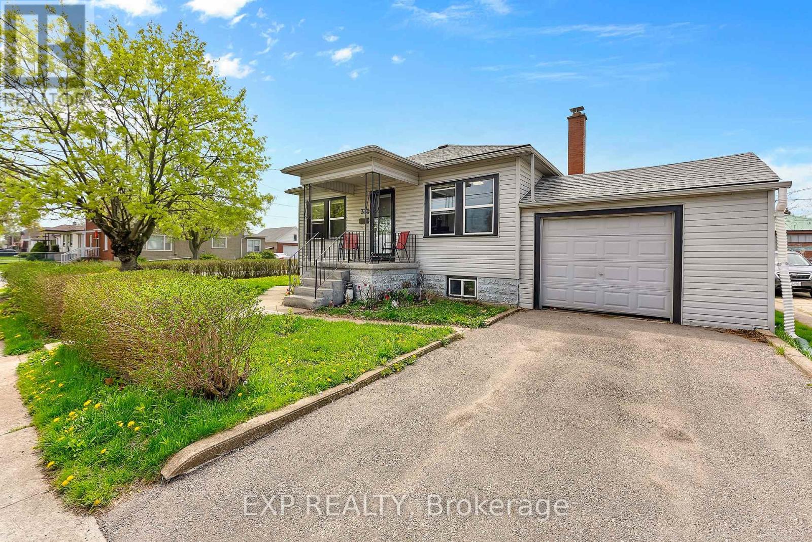 311 Scholfield Avenue S, Welland (Lincoln/crowland), Ontario  L3B 1N9 - Photo 4 - X12124343