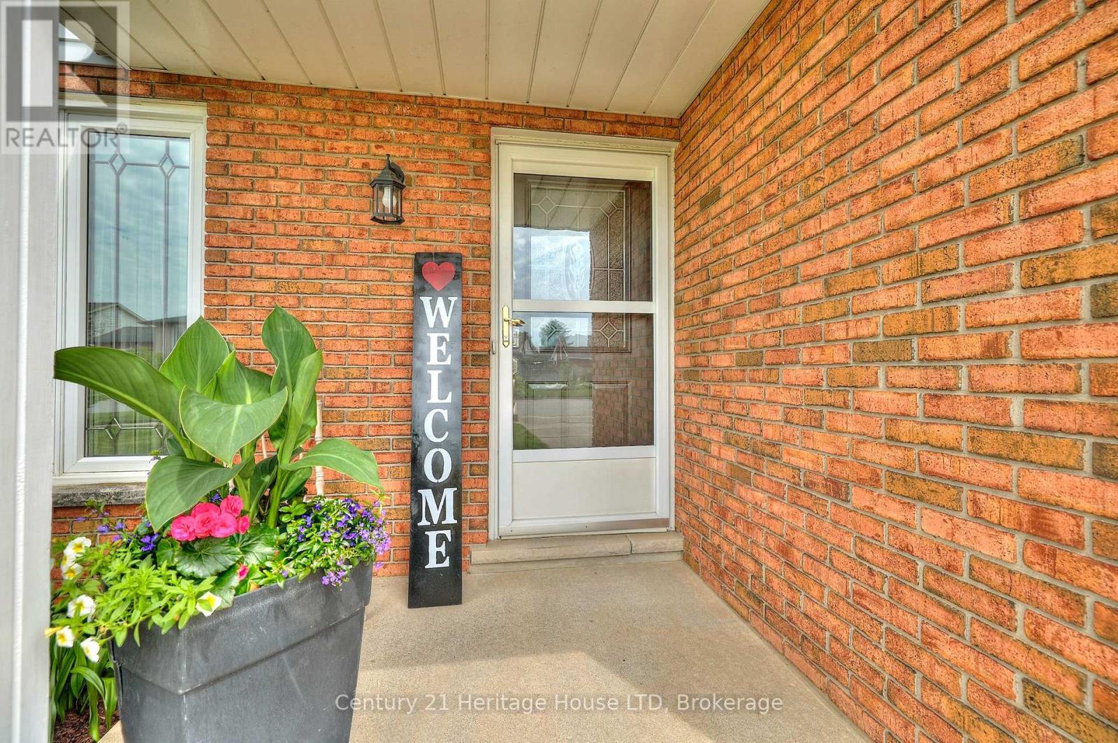 Property at 7 HUNTINGTON LANE image 3