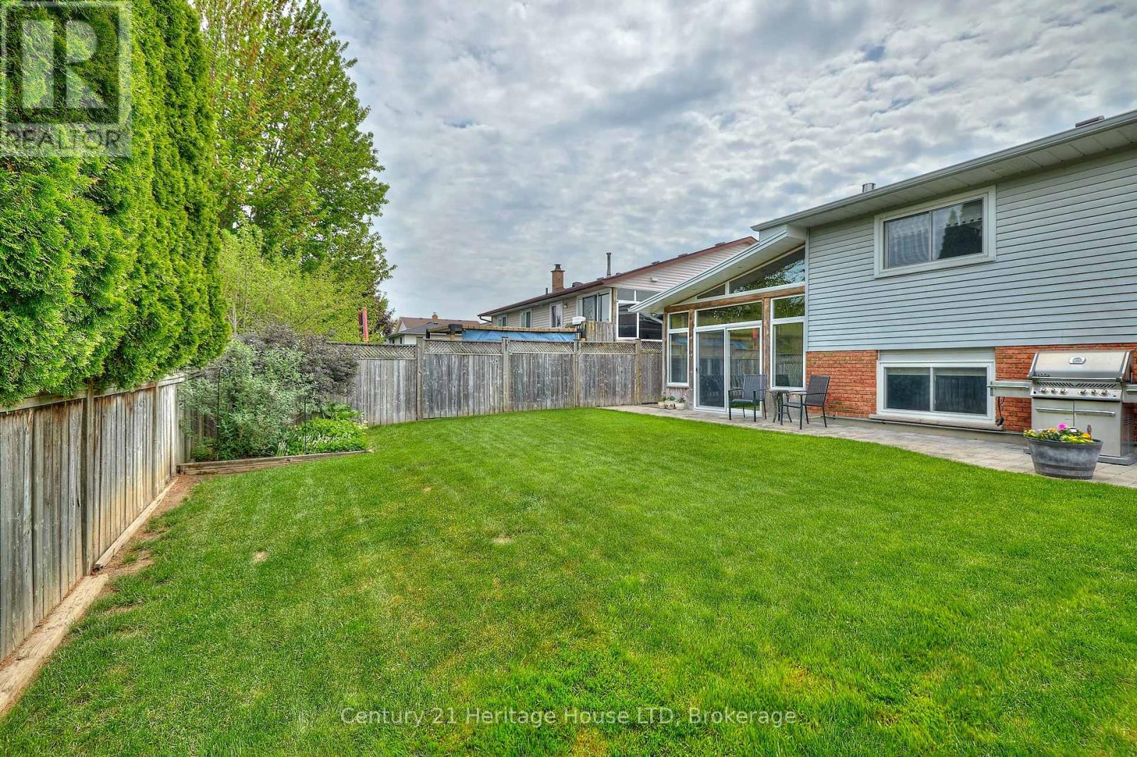 7 Huntington Lane, St. Catharines (Grapeview), Ontario  L2S 3J5 - Photo 38 - X12124474