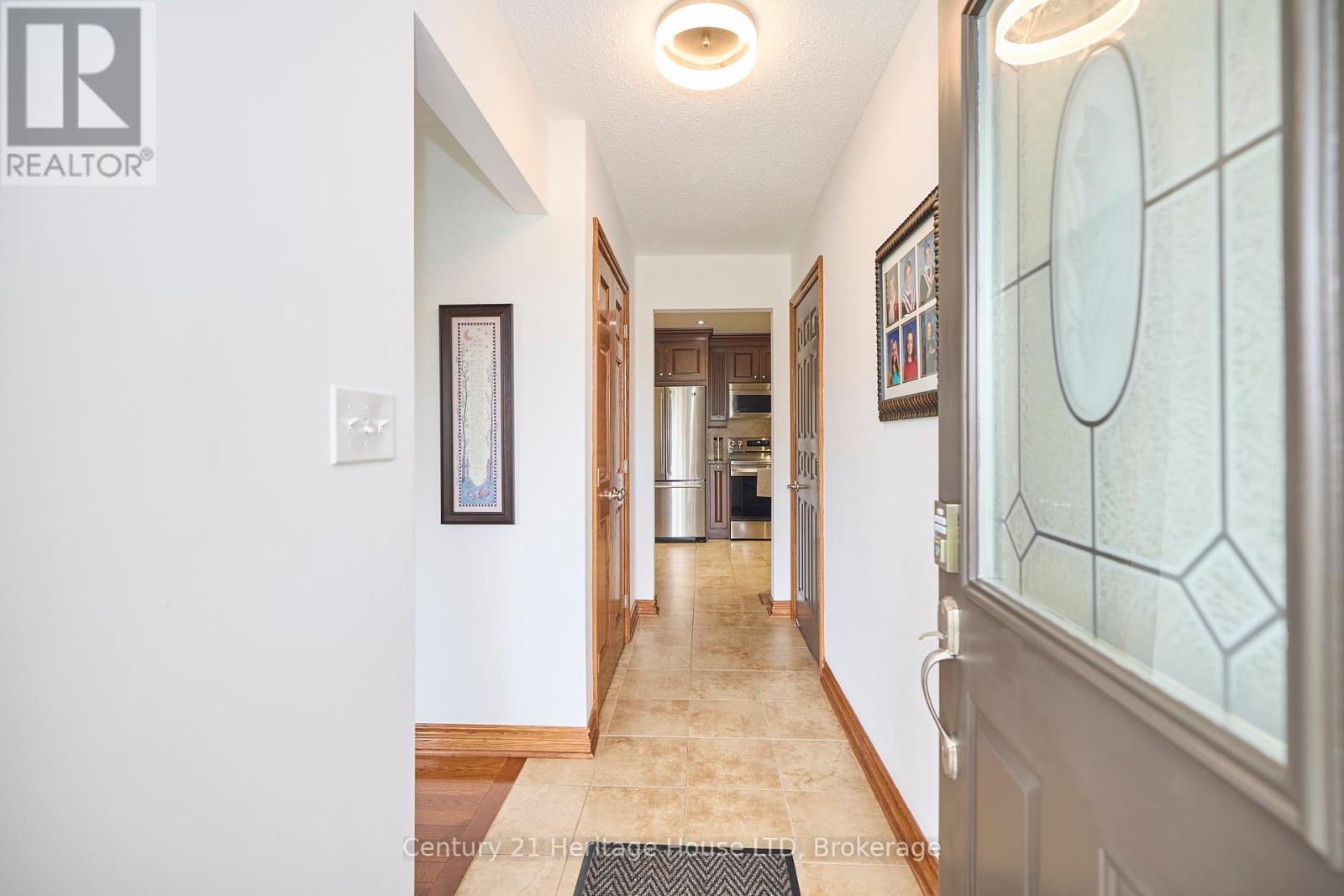 Property at 7 HUNTINGTON LANE image 4