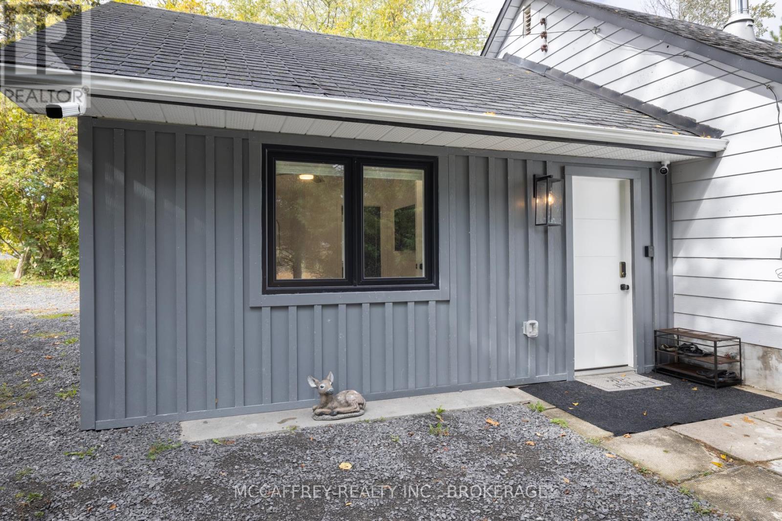 1085 South Shore Road, Greater Napanee, Ontario  K7R 3K7 - Photo 5 - X12114881