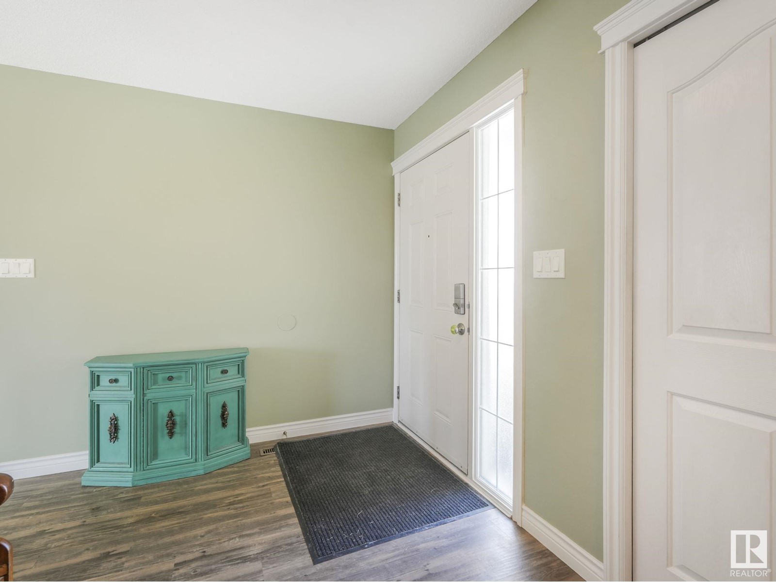 3250 23 St Nw, Edmonton, Alberta  T6T 2A8 - Photo 4 - E4434515