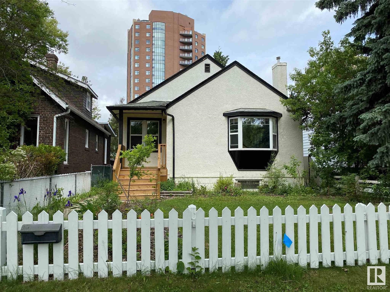 10038 88 AV NW, edmonton, Alberta