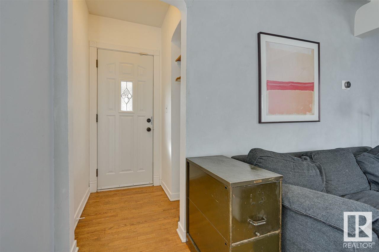 10038 88 Av Nw, Edmonton, Alberta  T6E 2R7 - Photo 2 - E4434519