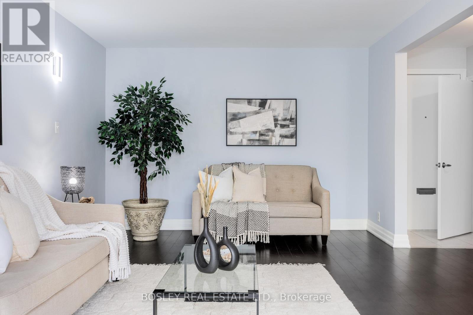 Property at 16 - 4357 BLOOR STREET W image 5