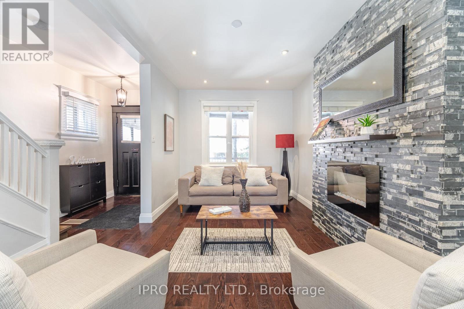 3 Glen Gordon Road, Toronto, Ontario  M6P 1B7 - Photo 5 - W12124254