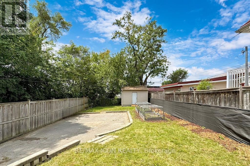 606 Mcroberts Avenue, Toronto, Ontario  M6E 4R7 - Photo 15 - W12124274