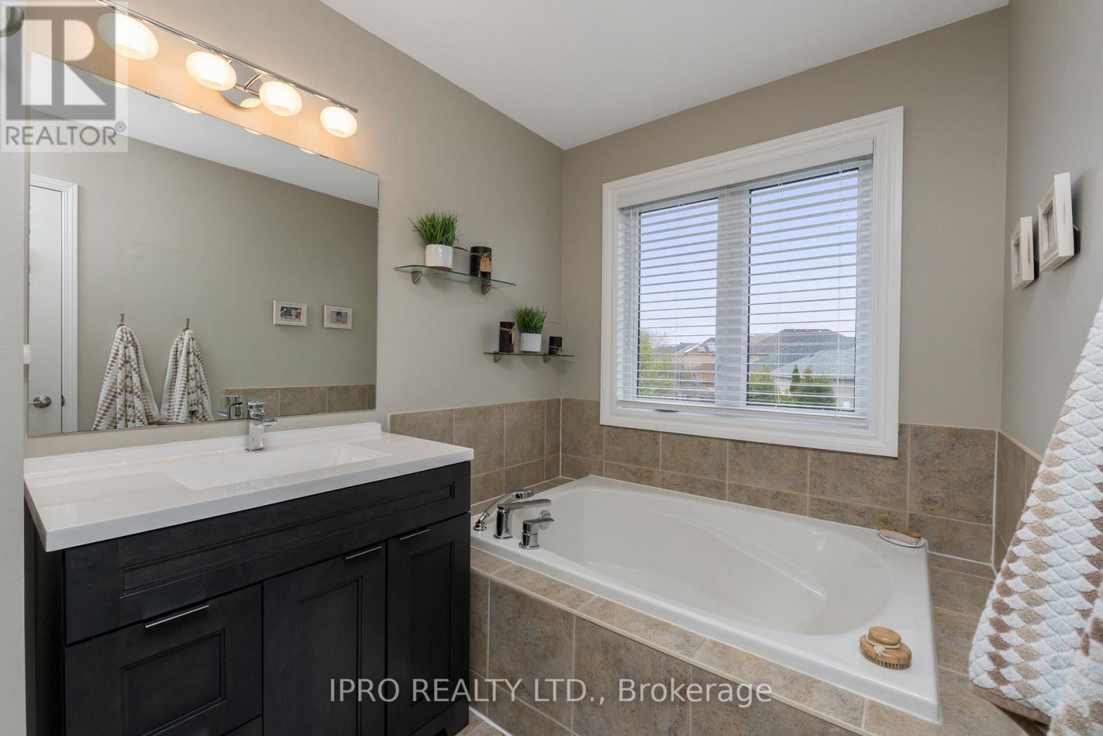 126 Niagara Trail, Halton Hills, Ontario  L7G 0A6 - Photo 27 - W12124279