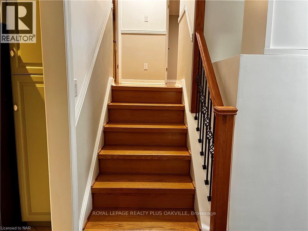 Upper - 694 Niagara Street, St. Catharines, Ontario  L2M 3R9 - Photo 10 - X12124256