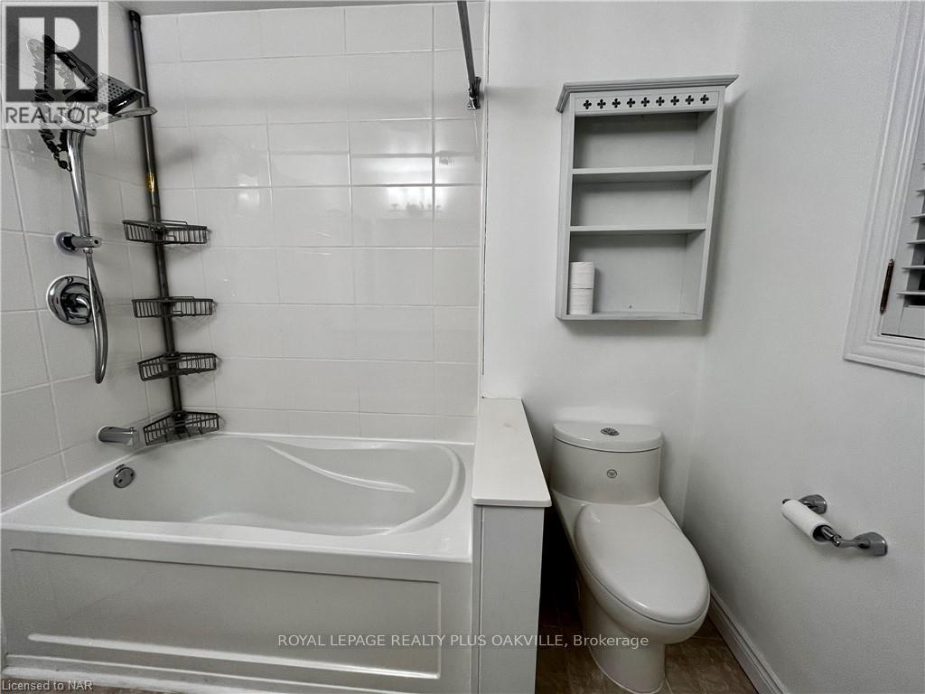 Upper - 694 Niagara Street, St. Catharines, Ontario  L2M 3R9 - Photo 13 - X12124256