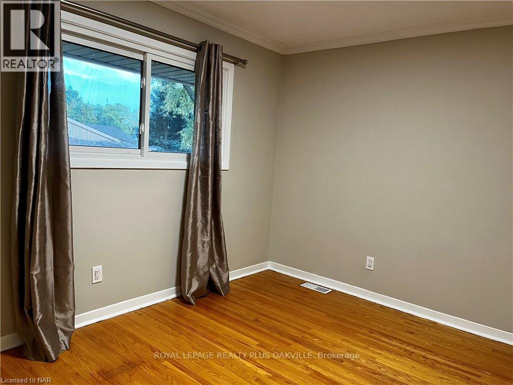 Upper - 694 Niagara Street, St. Catharines, Ontario  L2M 3R9 - Photo 16 - X12124256