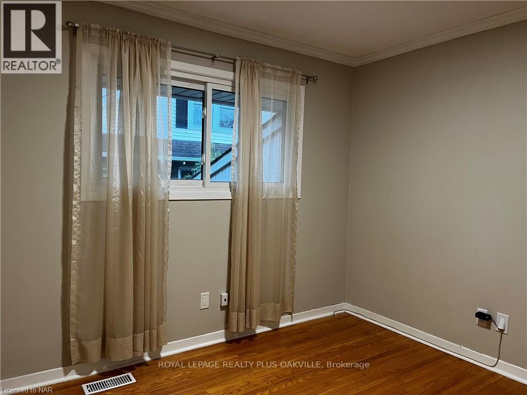 Upper - 694 Niagara Street, St. Catharines, Ontario  L2M 3R9 - Photo 17 - X12124256