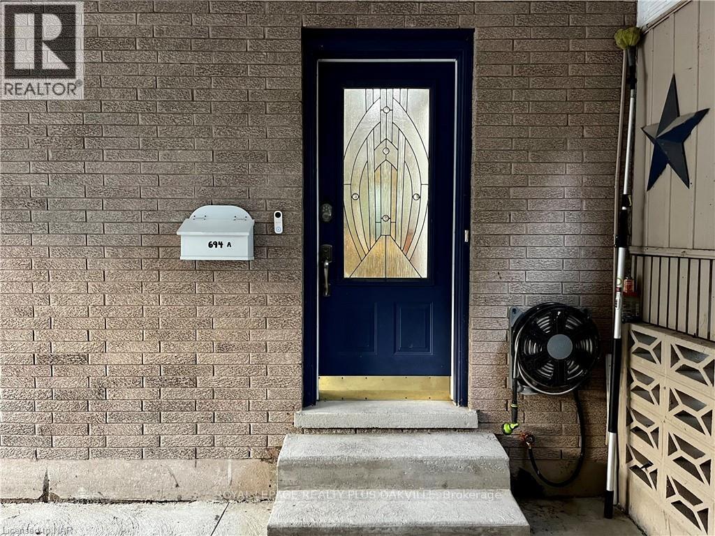 Upper - 694 Niagara Street, St. Catharines, Ontario  L2M 3R9 - Photo 2 - X12124256
